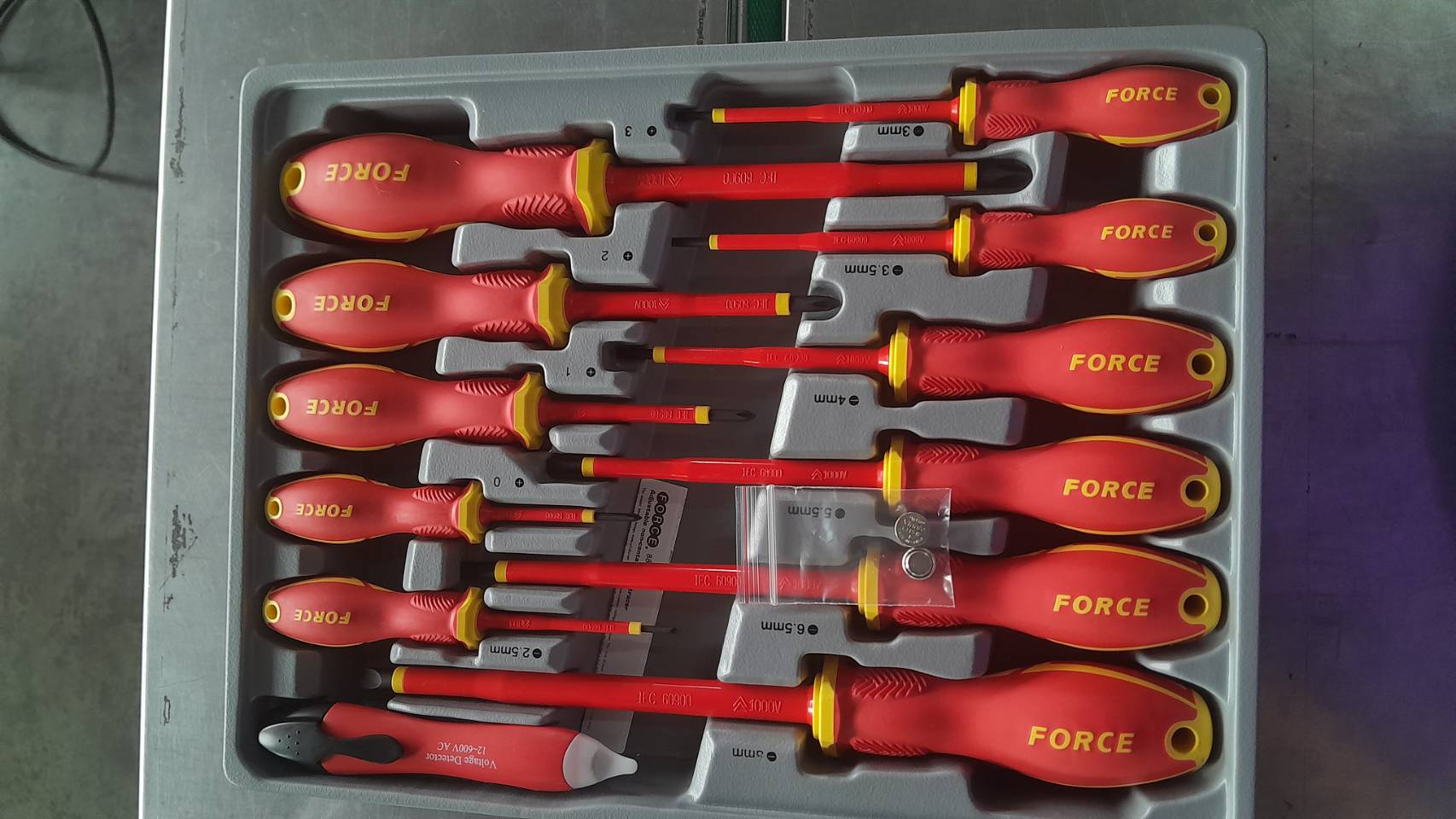 FORCE ชุดไขควงฉนวนไฟฟ้า 12 ชิ้น รุ่น 2125N