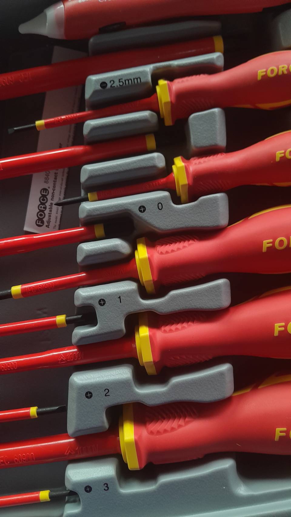 FORCE ชุดไขควงฉนวนไฟฟ้า 12 ชิ้น รุ่น 2125N - Image 2