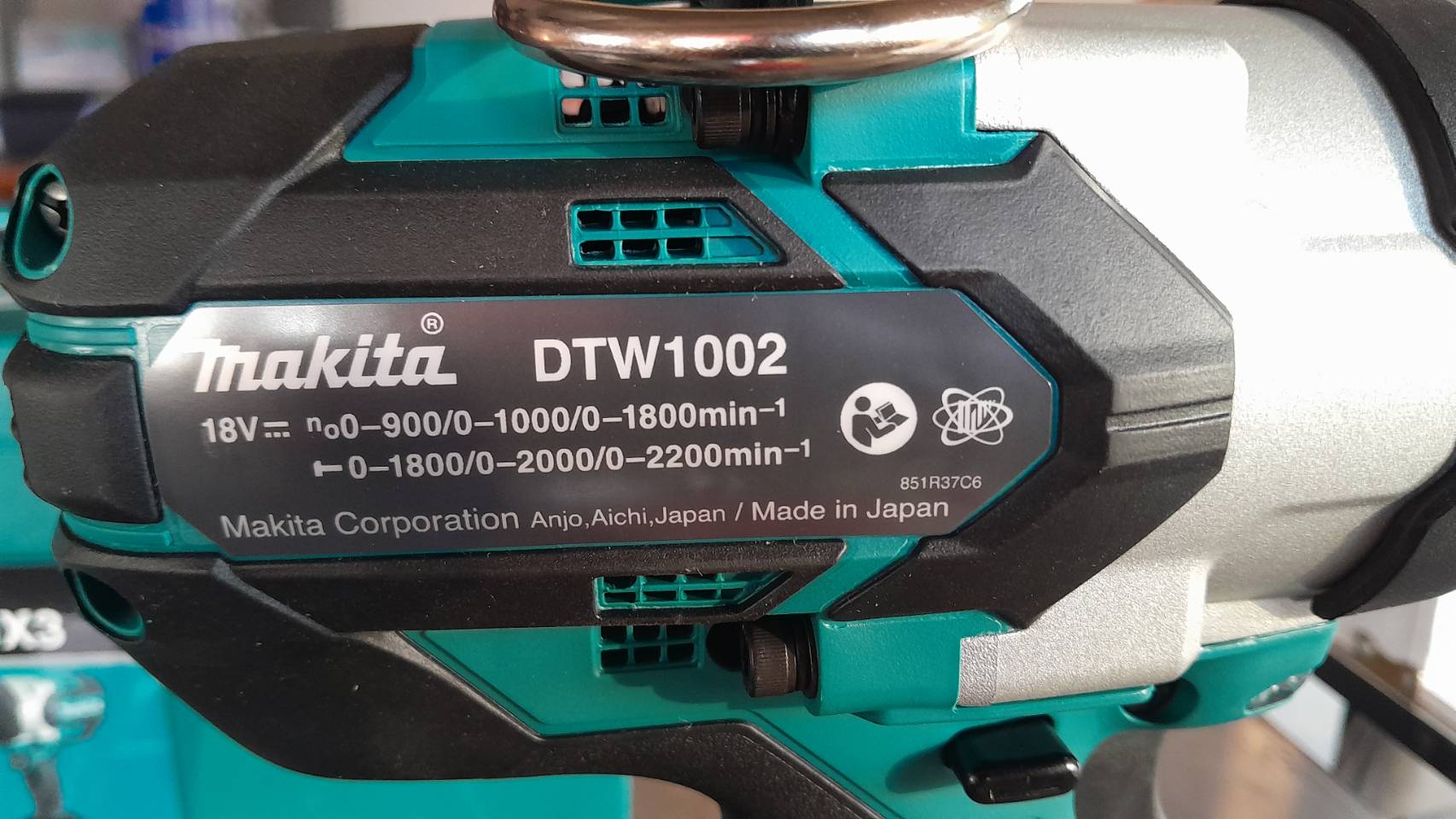 MAKITA รุ่น DTW1002JX3 เครื่องขันบล๊อกไร้สาย 18 โวลต์ 1/2 นิ้ว รวมแบตเตอรี่และแท่นชาร์จ - Image 9
