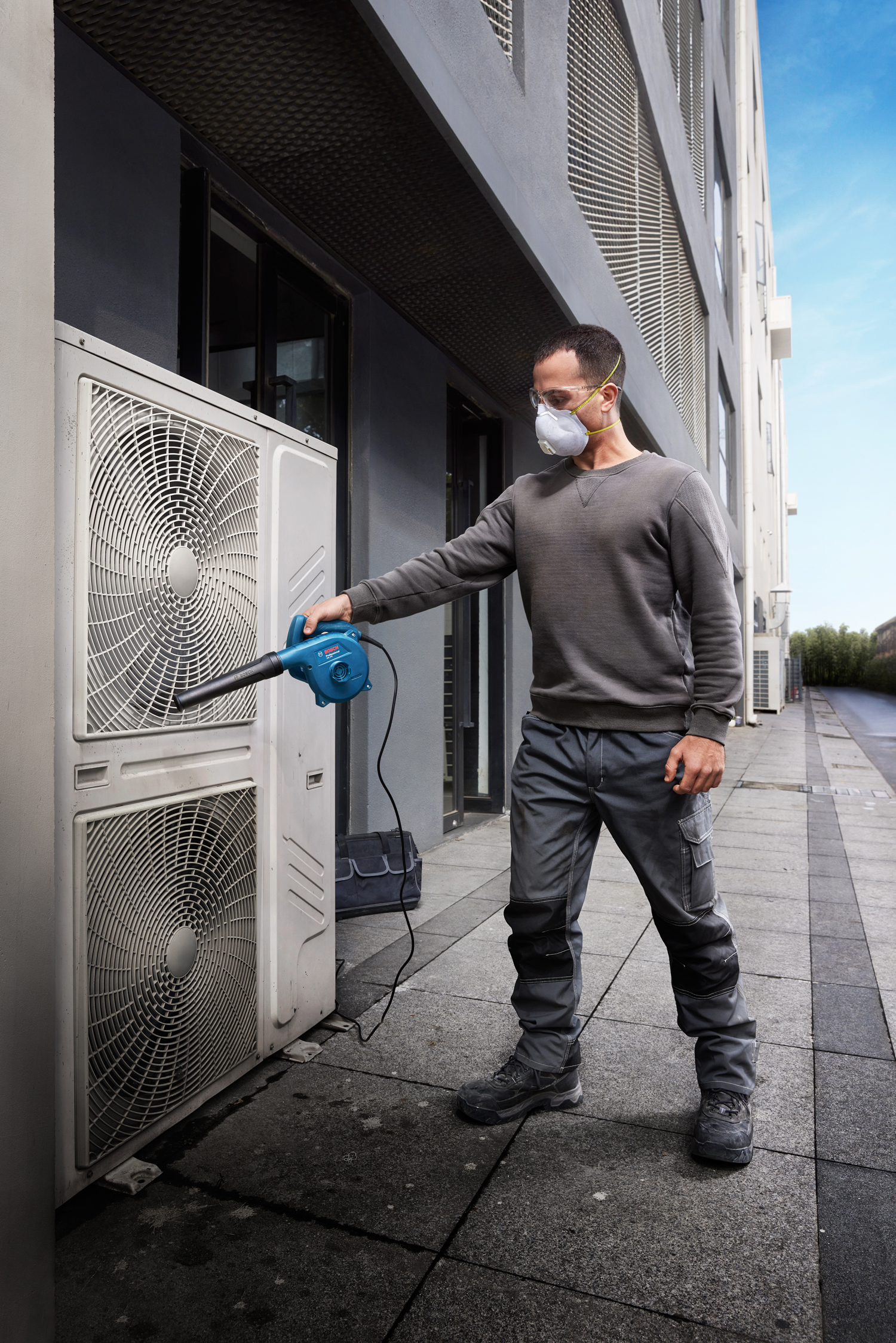 BOSCH เครื่องเป่าลม รุ่น GBL 650 - Image 2