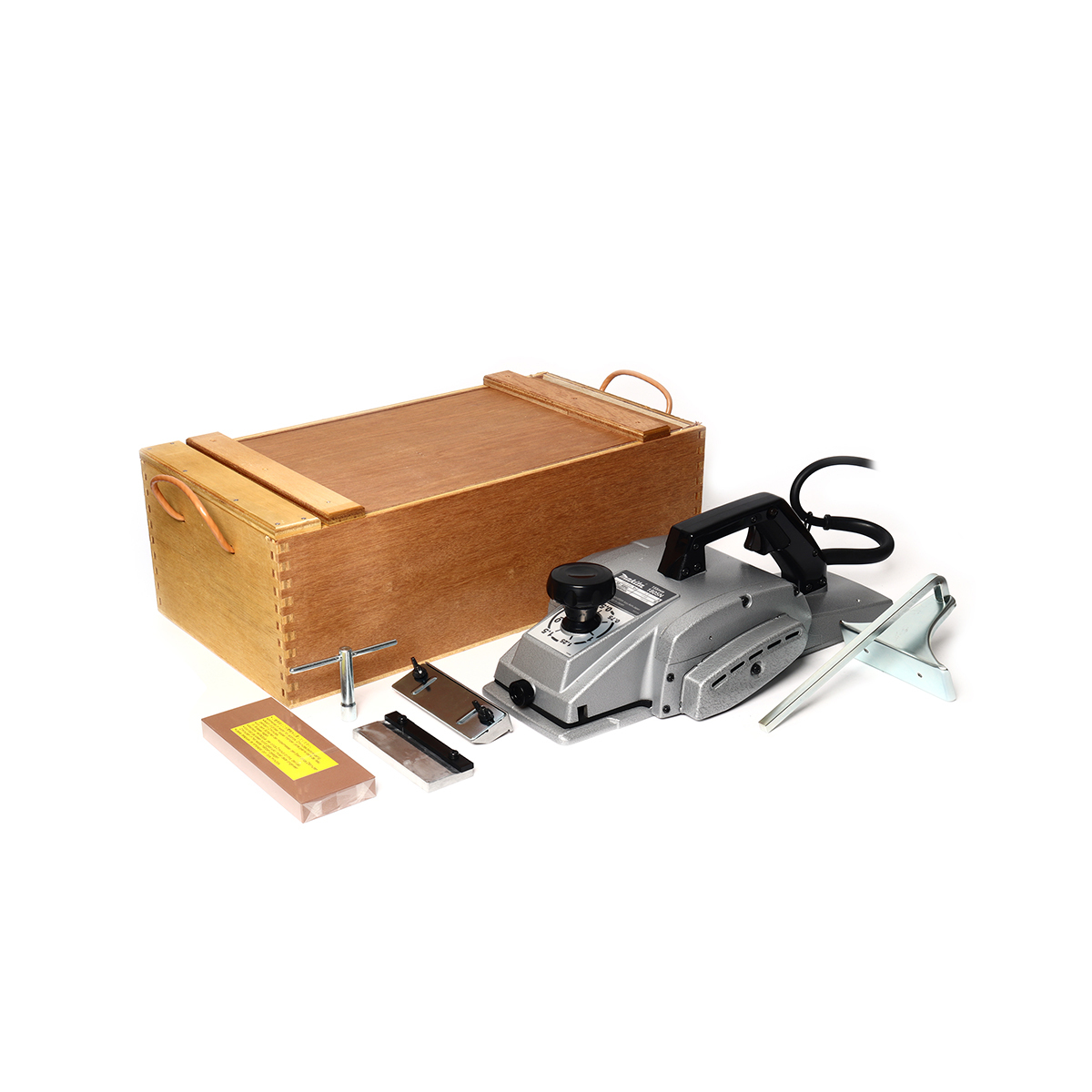 MAKITA รุ่น 1805N กบไสไม้ไฟฟ้า 6-1/8 นิ้ว 1,140 วัตต์ - Image 4